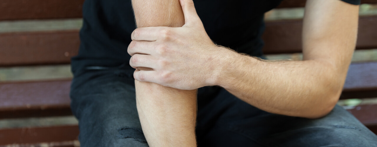 https://novaphysiotherapy.ca/wp-content/uploads/2019/12/elbow-wrist-hand-pain-1218-1280x500-1.jpg